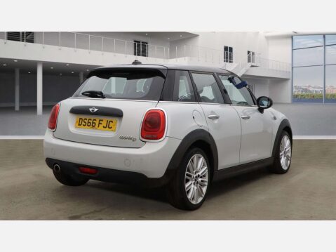 Mini Hatch 1.5 Cooper D 5dr 4