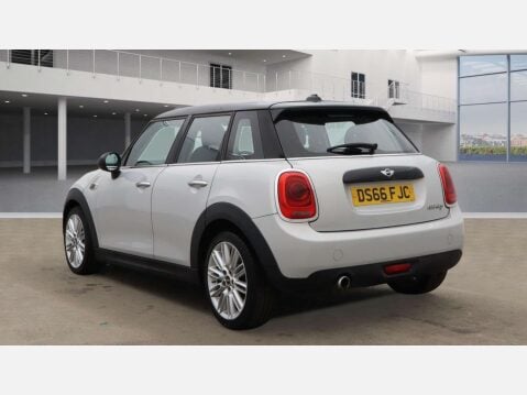 Mini Hatch 1.5 Cooper D 5dr 3