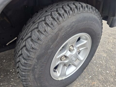 Land Rover Defender 2.5 Defender 110 Silver TD5 4WD 5dr 60