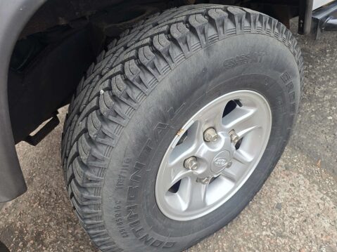 Land Rover Defender 2.5 Defender 110 Silver TD5 4WD 5dr 59