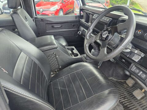 Land Rover Defender 2.5 Defender 110 Silver TD5 4WD 5dr 46