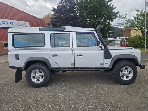 Land Rover Defender 2.5 Defender 110 Silver TD5 4WD 5dr 4