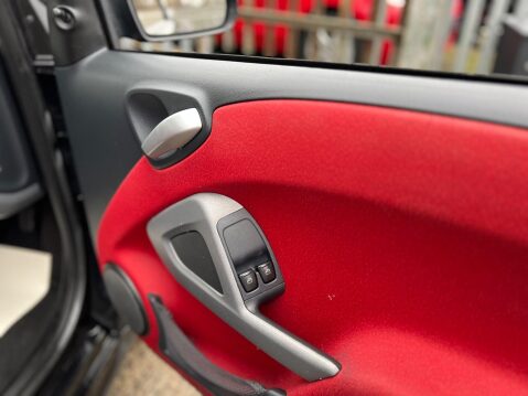 Smart Fortwo Coupe 0.8 CDI Passion Auto Euro 4 2dr 33