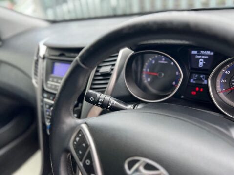 Hyundai i30 1.6 CRDi Blue Drive Active Tourer Euro 5 (s/s) 5dr 37
