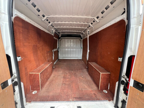 Peugeot Boxer 2.2 BlueHDi 335 Professional L3 H2 Euro 6 (s/s) 5dr 25