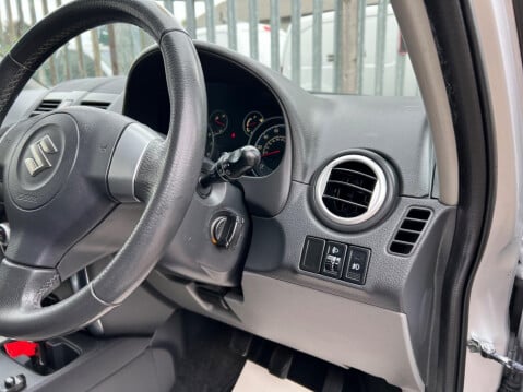 Suzuki SX4 1.6 SZ5 4Grip Euro 5 5dr 33