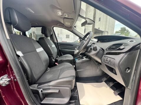 Renault Scenic 1.5 dCi Dynamique TomTom Euro 5 (s/s) 5dr 43
