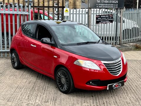 Chrysler Ypsilon 1.2 Black&Red Euro 5 (s/s) 5dr 4