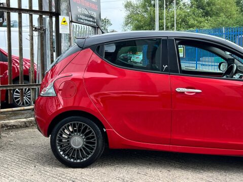 Chrysler Ypsilon 1.2 Black&Red Euro 5 (s/s) 5dr 10