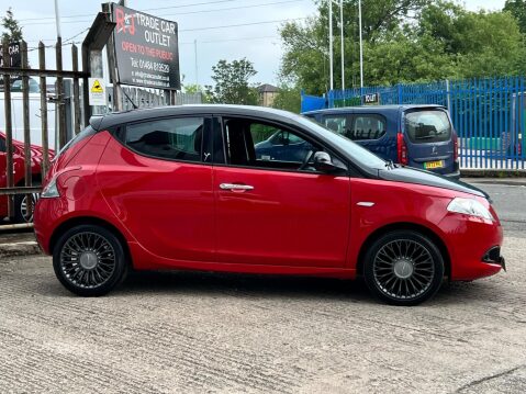 Chrysler Ypsilon 1.2 Black&Red Euro 5 (s/s) 5dr 12