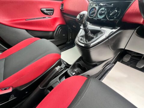 Chrysler Ypsilon 1.2 Black&Red Euro 5 (s/s) 5dr 30