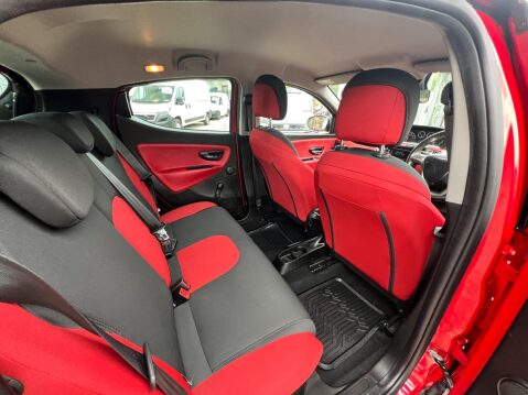Chrysler Ypsilon 1.2 Black&Red Euro 5 (s/s) 5dr 43