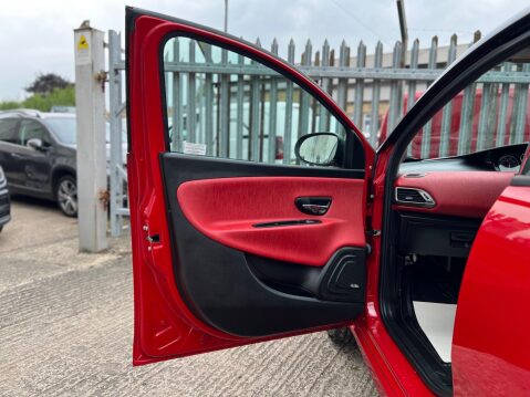 Chrysler Ypsilon 1.2 Black&Red Euro 5 (s/s) 5dr 50