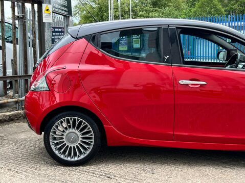 Chrysler Ypsilon 1.2 Black&Red Euro 5 (s/s) 5dr 10