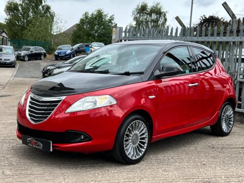 Chrysler Ypsilon 1.2 Black&Red Euro 5 (s/s) 5dr 5
