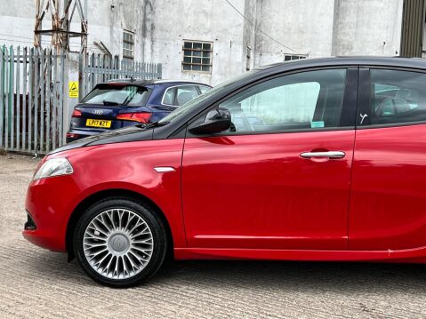 Chrysler Ypsilon 1.2 Black&Red Euro 5 (s/s) 5dr 14