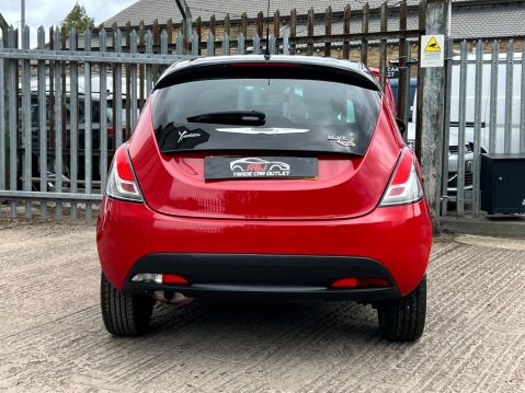 Chrysler Ypsilon 1.2 Black&Red Euro 5 (s/s) 5dr 20