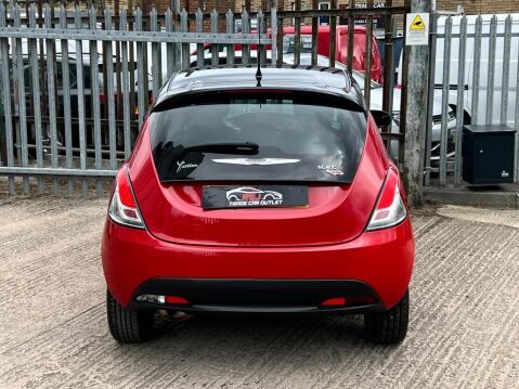 Chrysler Ypsilon 1.2 Black&Red Euro 5 (s/s) 5dr 21