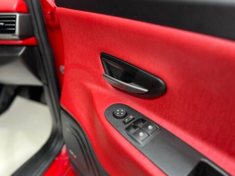 Chrysler Ypsilon 1.2 Black&Red Euro 5 (s/s) 5dr 42