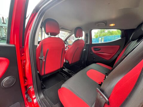 Chrysler Ypsilon 1.2 Black&Red Euro 5 (s/s) 5dr 57