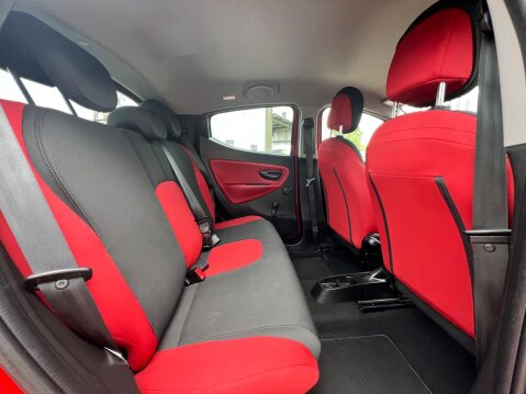 Chrysler Ypsilon 1.2 Black&Red Euro 5 (s/s) 5dr 47