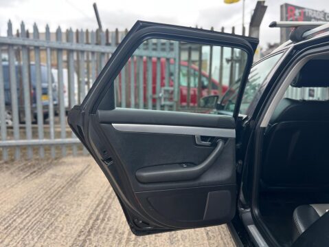Audi A4 1.8T SE quattro 5dr 37