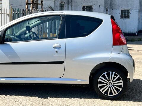 Peugeot 107 1.0 12V Urban Move Euro 4 3dr 15
