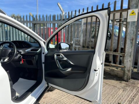 Peugeot 2008 1.6 e-HDi Allure Euro 5 (s/s) 5dr 51