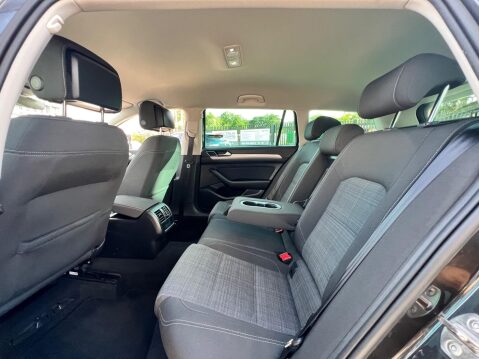 Volkswagen Passat 1.6 TDI SE Nav DSG Euro 6 (s/s) 5dr 70