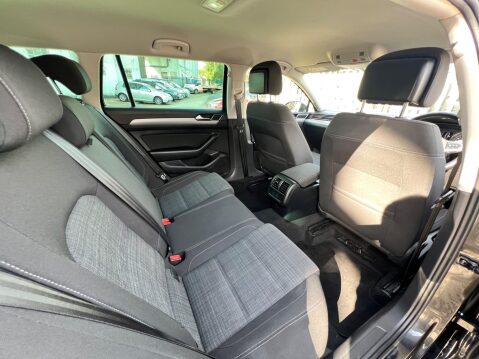 Volkswagen Passat 1.6 TDI SE Nav DSG Euro 6 (s/s) 5dr 57