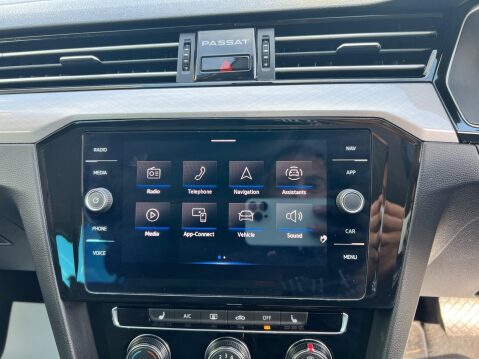 Volkswagen Passat 1.6 TDI SE Nav DSG Euro 6 (s/s) 5dr 45