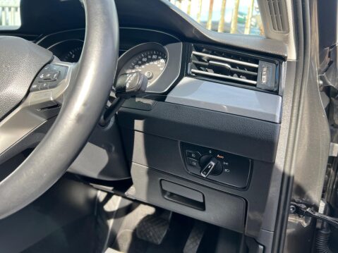 Volkswagen Passat 1.6 TDI SE Nav DSG Euro 6 (s/s) 5dr 38