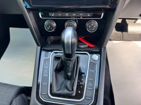 Volkswagen Passat 1.6 TDI SE Nav DSG Euro 6 (s/s) 5dr 49