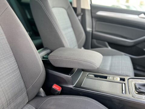 Volkswagen Passat 1.6 TDI SE Nav DSG Euro 6 (s/s) 5dr 32