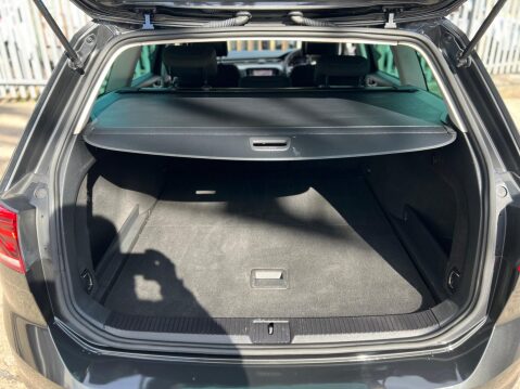 Volkswagen Passat 1.6 TDI SE Nav DSG Euro 6 (s/s) 5dr 23