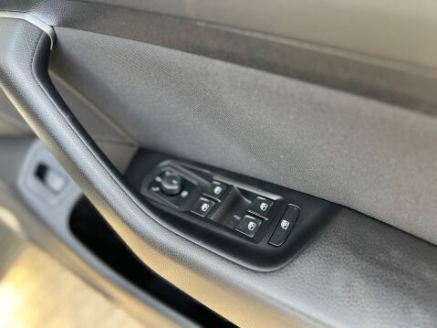 Volkswagen Passat 1.6 TDI SE Nav DSG Euro 6 (s/s) 5dr 51