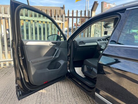 Volkswagen Tiguan 2.0 TDI BlueMotion Tech SE Navigation DSG 4Motion Euro 6 (s/s) 5dr 56
