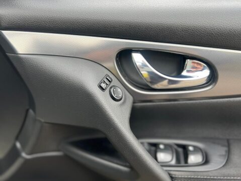 Nissan Qashqai 1.5 dCi N-Connecta Euro 6 (s/s) 5dr 38