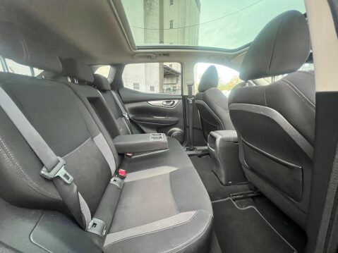 Nissan Qashqai 1.5 dCi N-Connecta Euro 6 (s/s) 5dr 54