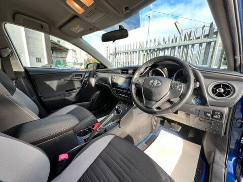Toyota Auris 1.8 VVT-h Design CVT Euro 6 (s/s) 5dr 33