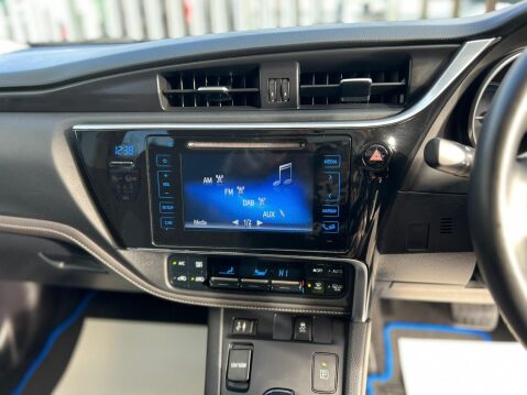 Toyota Auris 1.8 VVT-h Design CVT Euro 6 (s/s) 5dr 41