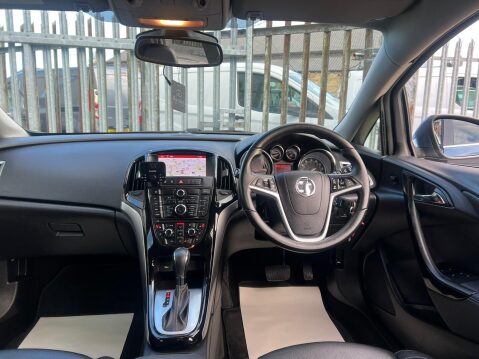 Vauxhall Astra 2.0 CDTi Elite Auto Euro 5 5dr 29
