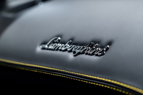 Lamborghini Aventador V12. LP700-4. TRANSPARENT ENGINE COVER. FRONT LIFT. ELECTRIC & HEATED SEATS 48