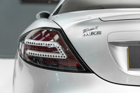 Mercedes-Benz SLR McLaren SLR. LOW MILEAGE. 19" TURBINE ALLOY WHEELS. CARBON FIBRE SEATS 17