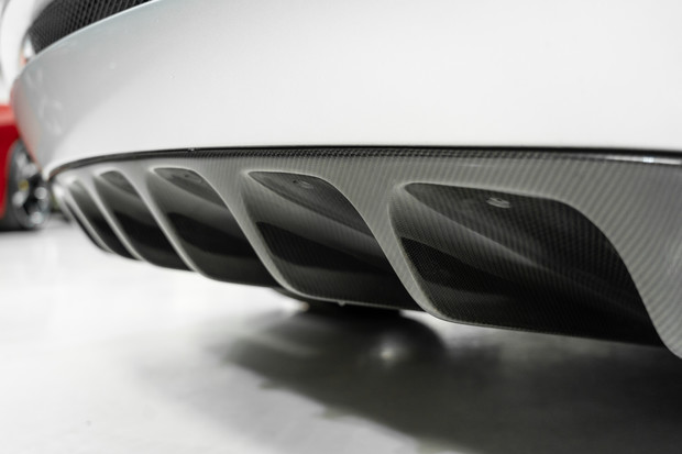 Mercedes-Benz SLR McLaren LOW MILEAGE. A UNIQUE MKB COLLECTABLE EXAMPLE. 19" TURBINE ALLOY WHEELS 5