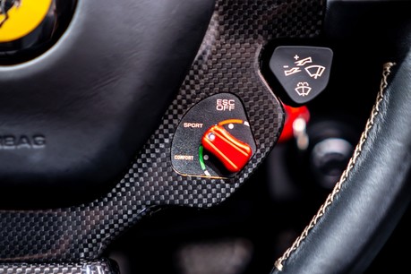Ferrari California T. MAGNERIDE SUSPENSION. CARBON FIBRE DRIVER ZONE + LEDS. PARKING CAMERAS. 38