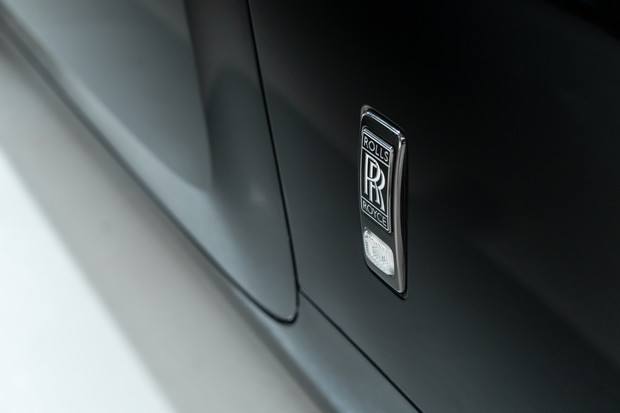 Rolls-Royce Dawn V12 BLACK BADGE. NOW SOLD. SIMILAR REQUIRED. CALL 01903 254 800. 5