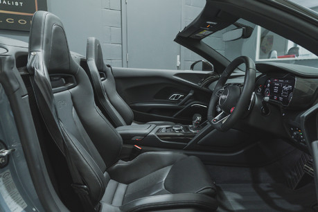 Audi R8 V10 PERFORMANCE CARBON BLACK QUATTRO. B & O SOUND SYSTEM. 33