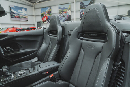 Audi R8 V10 PERFORMANCE CARBON BLACK QUATTRO. B & O SOUND SYSTEM. 37