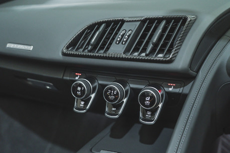 Audi R8 V10 PERFORMANCE CARBON BLACK QUATTRO. B & O SOUND SYSTEM. 43